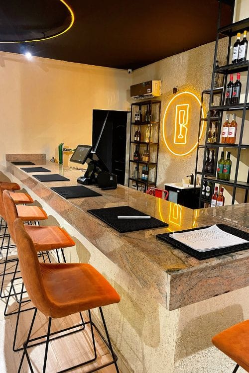 Minimalist bar space with clean lines and modern material palette by DecorEffect Lagos.
